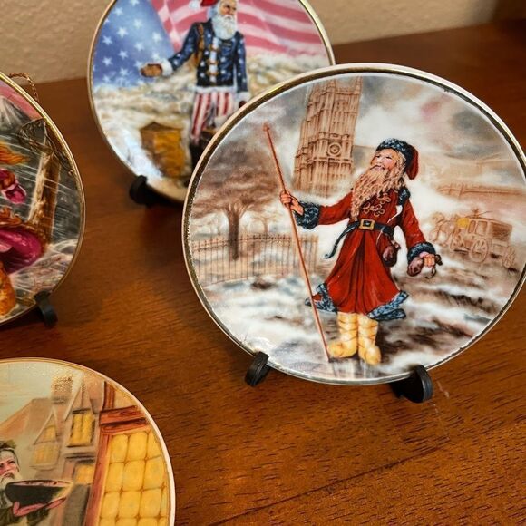Duncan Royale Christmas Themed 1983 History of Santa Claus Mini Plates x 10 - Picture 5 of 13